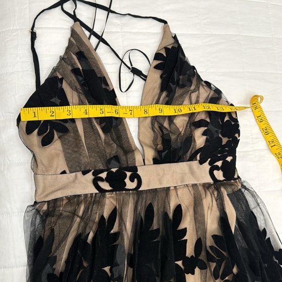 LUXXEL ELEGANT BLACK NUDE FLORAL LACE STRAP DEEP V-NECK GOWN sz S - Picture 9 of 15